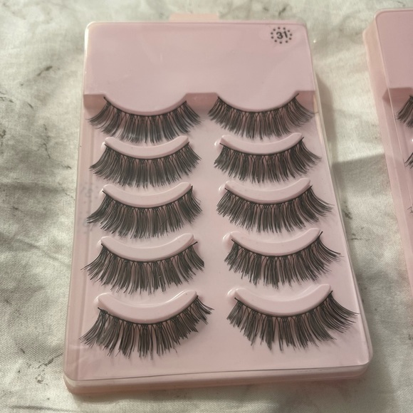 Falsies - False Lashes - Eyelashes - Picture 2 of 3